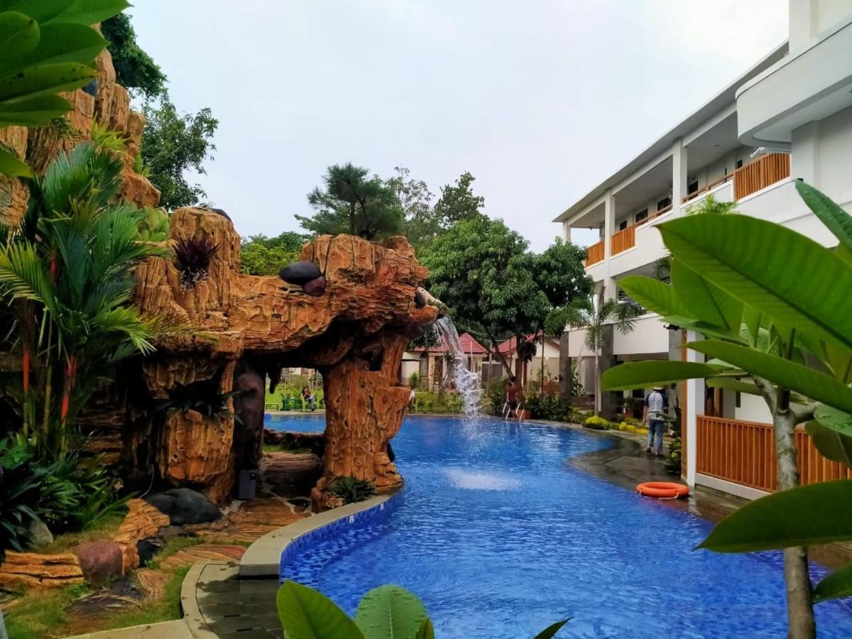 Long Beach Hotel Pangandaran Exterior foto