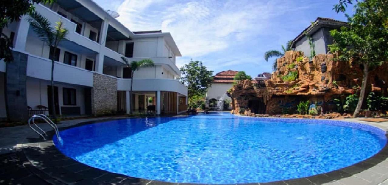 Long Beach Hotel Pangandaran Exterior foto